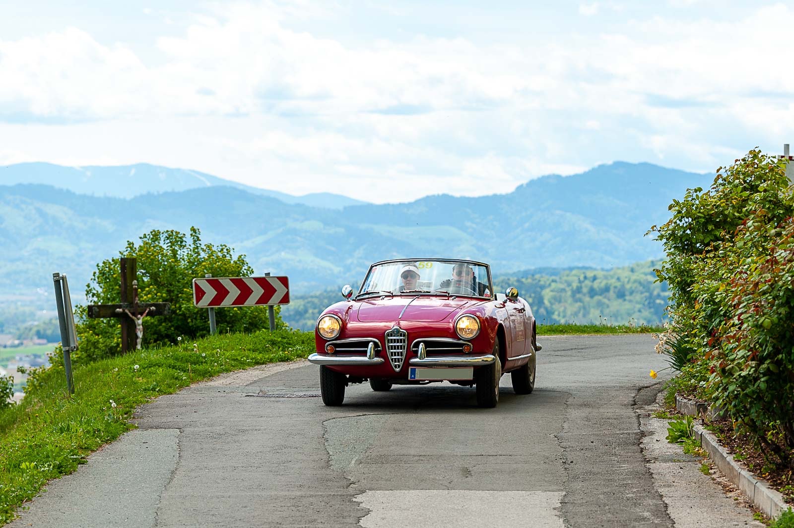 Oldtimerfahrt entlang der Weinstraße (Foto: Michael Sticher)